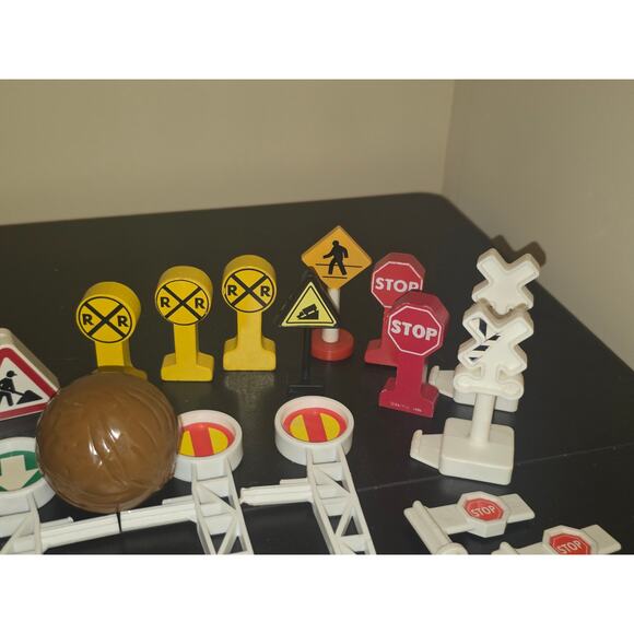 Thomas‎ & Friends / Brio 26 Piece Random Assortment Lot Bundle - Picture 4 of 7